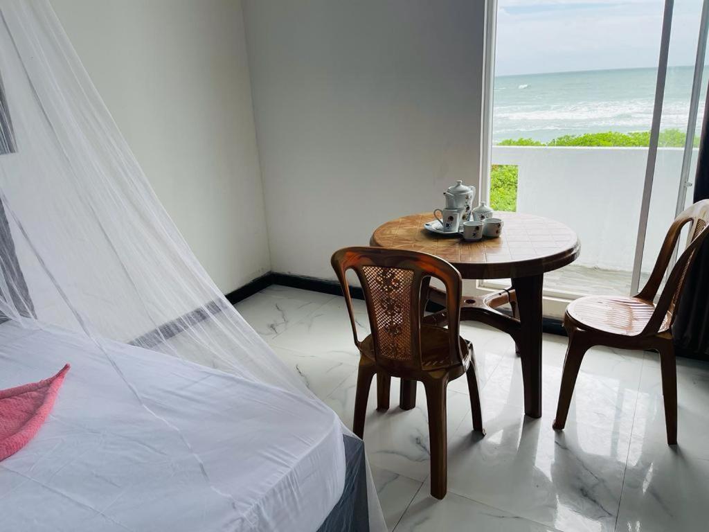 Hotel Blue Waves Ocean Mirissa Extérieur photo